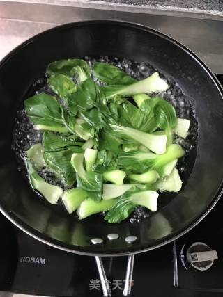 油菜炒木耳的做法步骤：2