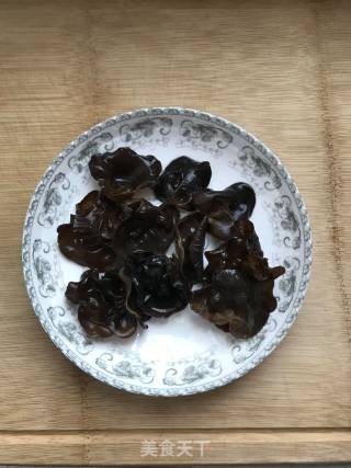 油菜炒木耳的做法步骤：3