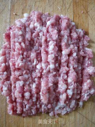 韭菜大肉水饺的做法步骤：1