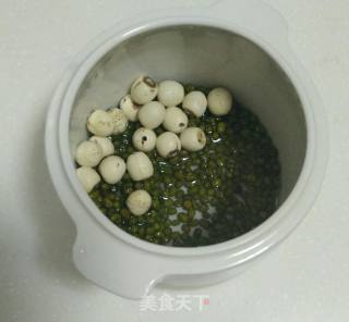 绿豆莲子汤.夏日懒人餐的做法步骤：1