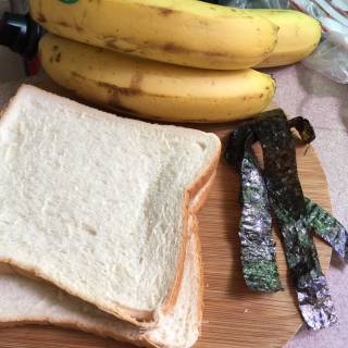 肉松香蕉吐司卷的做法步骤：1