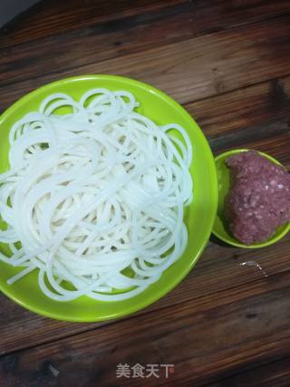 肉末米粉的做法步骤：1
