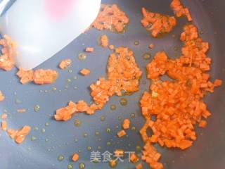 【宝宝辅食】12M+，虾松杂蔬炒饭的做法步骤：3