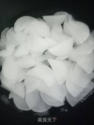 白萝卜炒牛肉的做法步骤：2