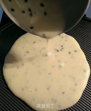 黑芝麻鸡蛋卷的做法步骤：6