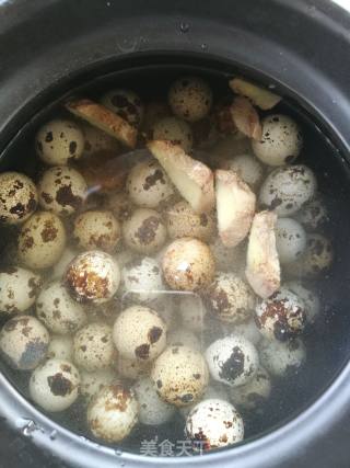五香鹌鹑蛋的做法步骤：2