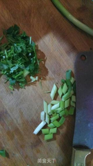 “夏季懒人饭”鸡蛋面条的做法步骤：1