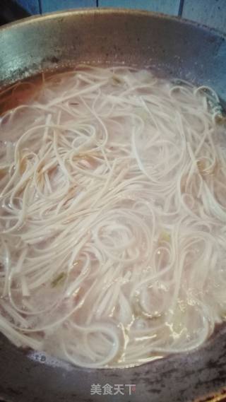 “夏季懒人饭”鸡蛋面条的做法步骤：3