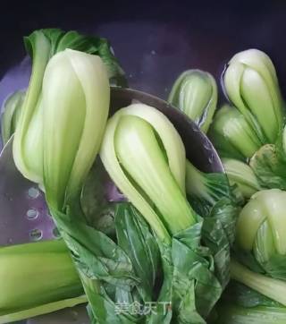香菇油菜的做法步骤：1
