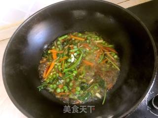 海参炒面的做法步骤：3