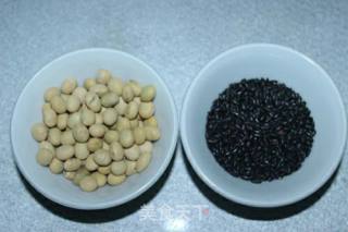#夏日懒人餐#黑米豆浆的做法步骤：1