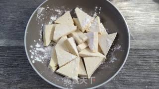 香辣酱尖椒炒豆腐的做法步骤：2