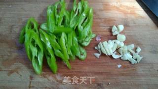 香辣酱尖椒炒豆腐的做法步骤：3