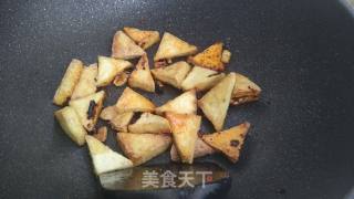 香辣酱尖椒炒豆腐的做法步骤：7