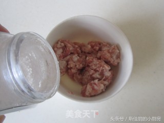 豆苗虫草花汆丸汤的做法步骤：2