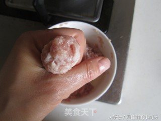 豆苗虫草花汆丸汤的做法步骤：3