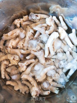 网红美食——“柠香凤爪”的做法步骤：3