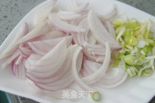 洋葱炒培根的做法步骤：2