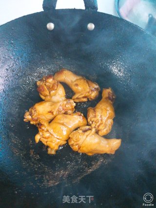 吮手指的美食“红烧鸡翅根”的做法步骤：6