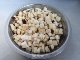 茄丁酱拌面的做法步骤：1