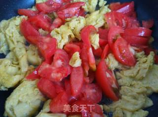 鸡蛋西红柿炒青椒的做法步骤：3