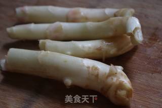 仔姜炒肉的做法步骤：1