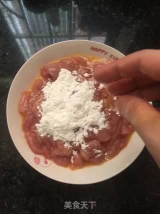 糖醋里脊肉的做法步骤：2