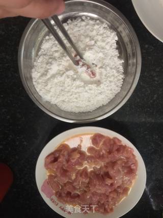 糖醋里脊肉的做法步骤：3