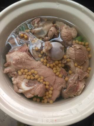 苦瓜酸菜黄豆煲筒骨的做法步骤：8