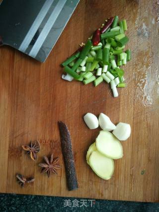 大骨头炖酸菜的做法步骤：3