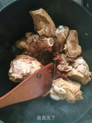 大骨头炖酸菜的做法步骤：6