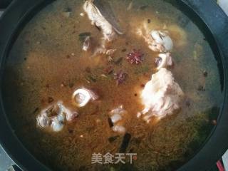 大骨头炖酸菜的做法步骤：7