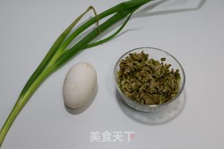 槐花炒鹅蛋的做法步骤：1