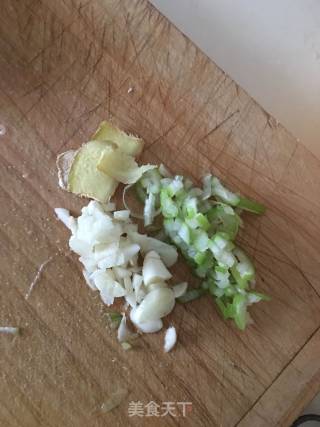 西葫炒肉的做法步骤：2