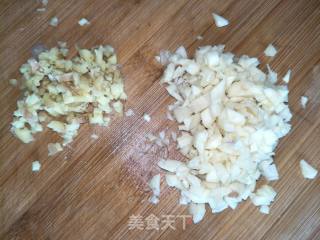 洋葱蒜苔炒肉丁的做法步骤：4