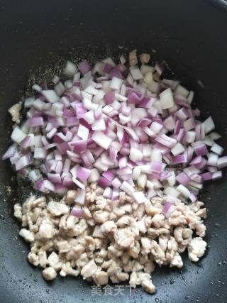 洋葱蒜苔炒肉丁的做法步骤：6