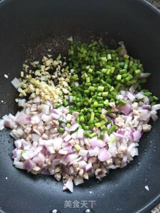 洋葱蒜苔炒肉丁的做法步骤：7
