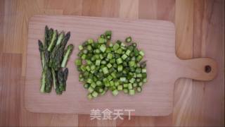 芦笋培根意面-美味又简单的初夏清脂料理的做法步骤：2