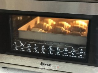 牛奶胚芽面包卷的做法步骤：13
