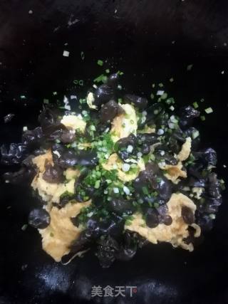 木耳炒鸡蛋的做法步骤：6