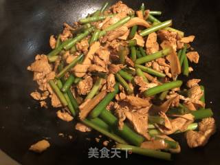 蒜苔炒肉的做法步骤：5
