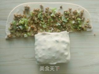 “色泽金黄、层次鲜明、外酥里嫩、油而不腻”的——千层肉饼的做法步骤：10