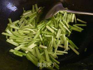 芹菜炒蛋干的做法步骤：3