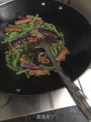 茄子肉末炒豆角的做法步骤：9