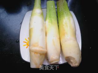 夏日懒人餐:素炒茭白的做法步骤：1