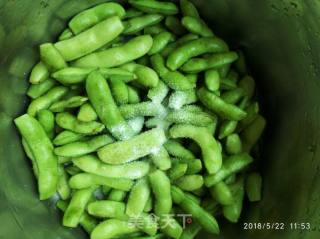 凉拌毛豆的做法步骤：1