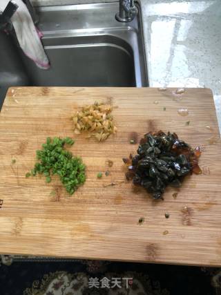 凉拌皮蛋豆腐的做法步骤：1