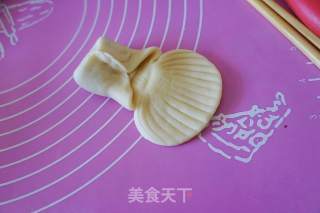 蓝莓果酱贝壳面包的做法步骤：5
