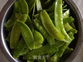荷兰豆炒豆腐的做法步骤：1