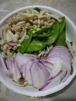 荷兰豆炒白玉菇的做法步骤：3